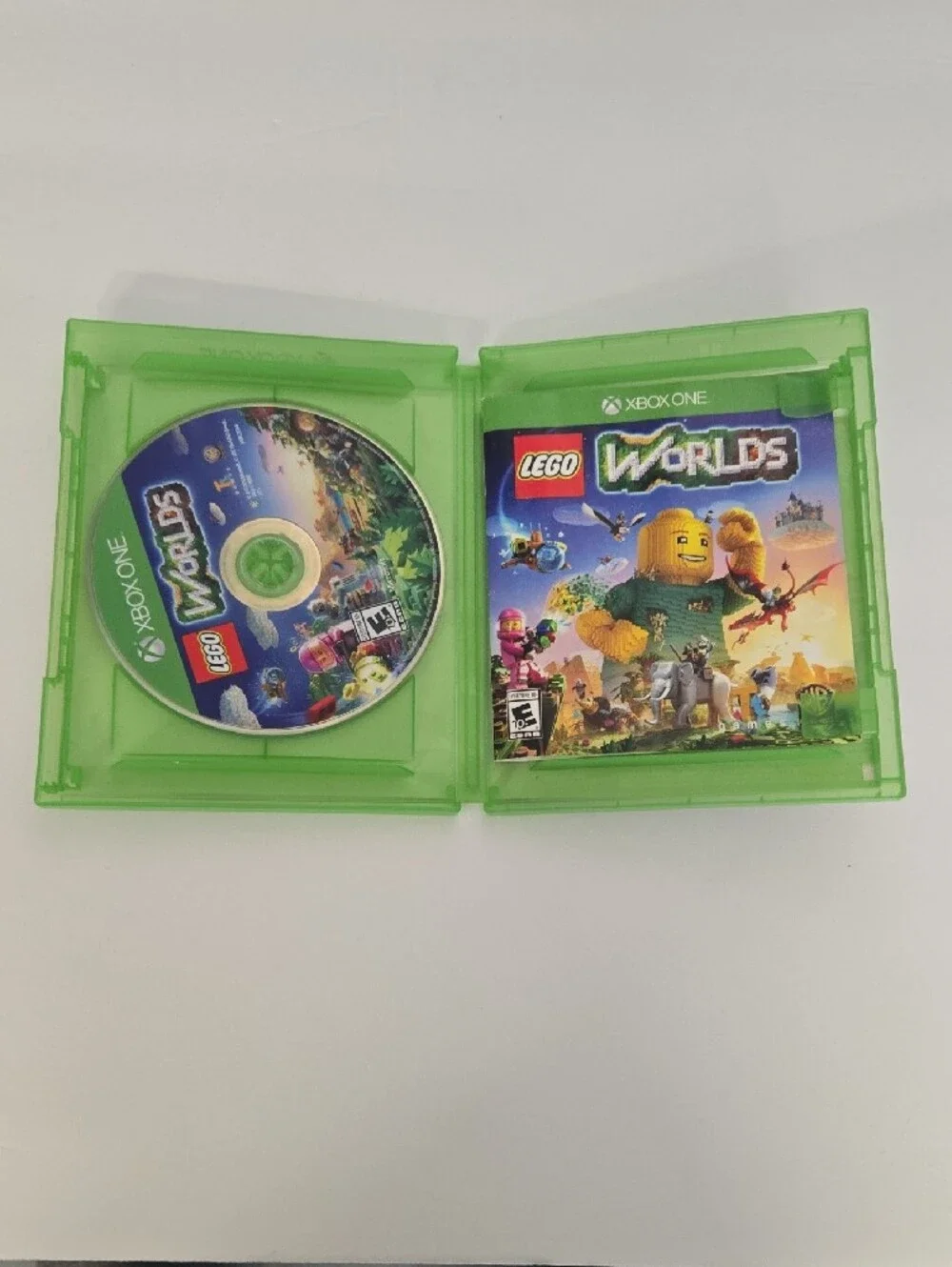 Lego Worlds Xbox One - Green Case with Multicolor Artwork